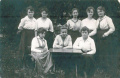 Zirci lányok az Irgalmasok polgári iskolája befejezése után (Kukoda, Scherer, Amberg, Drkosch lányok) 1918-ban.jpg