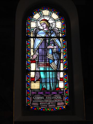 Fájl:Imre templom ablak Gabriel.jpg