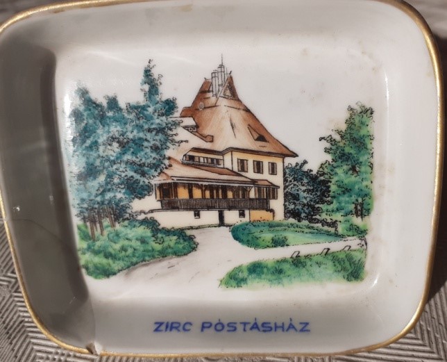 Fájl:Zirci vonatkozású herendi dísztárgyak az 1940-es évekből 2.jpg