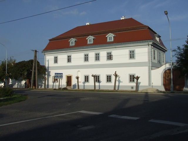 Fájl:Felújítás után 2012..jpg