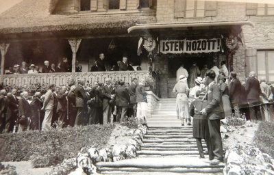 Dr.Werner Adolf apát úr felszenteli a Postásházat 1934. július 3.