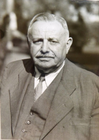 Dr. Köves János idős korában.jpg